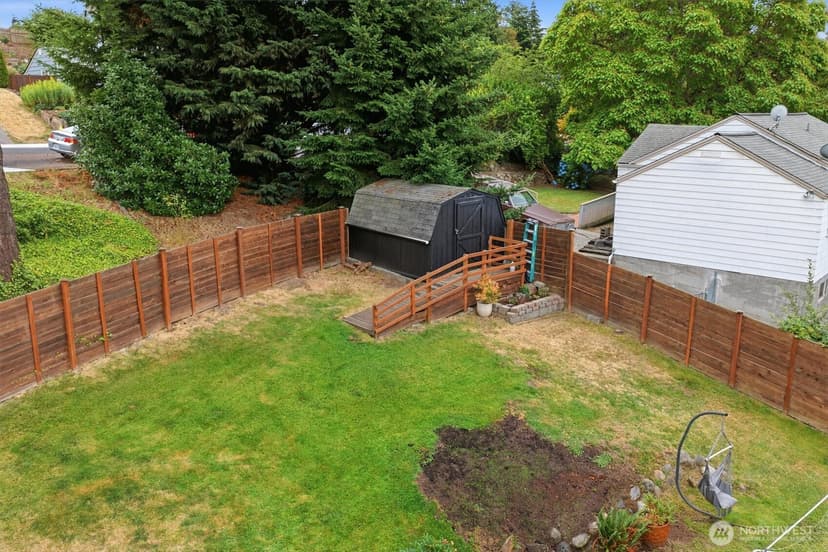 Property photo for 555 Windsor Place NE, Renton photo 32