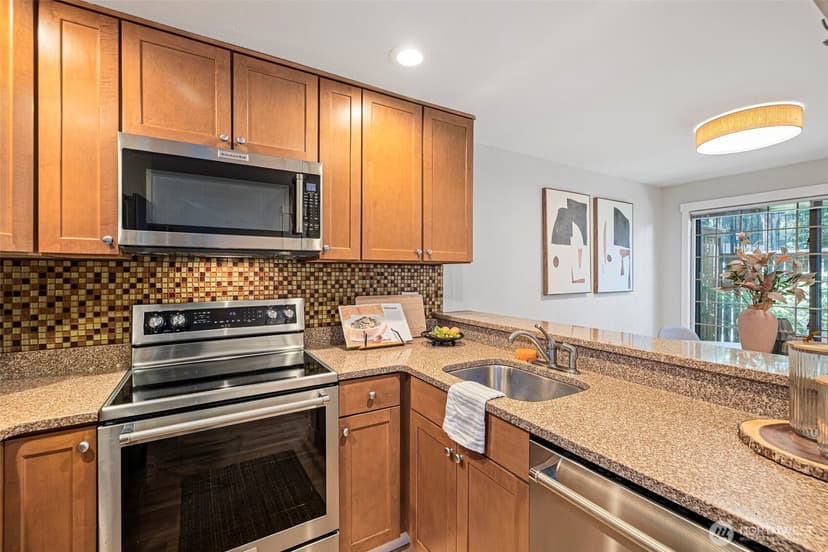 Property photo for 2591 E Madison Street #2567, Seattle photo 11