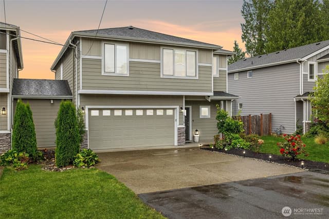 Property photo for 423 205th Street SW #B, Lynnwood photo 2