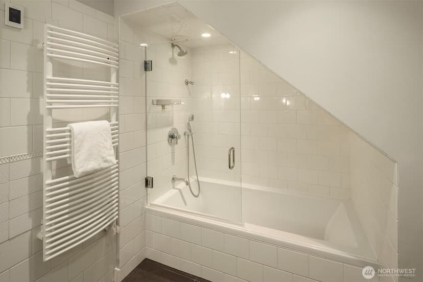 Property photo for 2612 1st Avenue N, Seattle photo 25