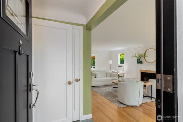 Property photo for 1701 N 82nd Street, Seattle photo 4