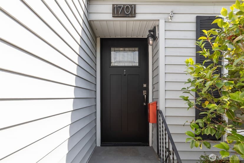Property photo for 1701 N 82nd Street, Seattle photo 3