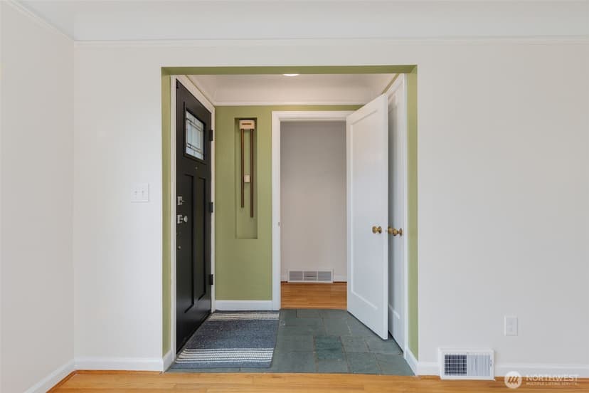 Property photo for 1701 N 82nd Street, Seattle photo 5