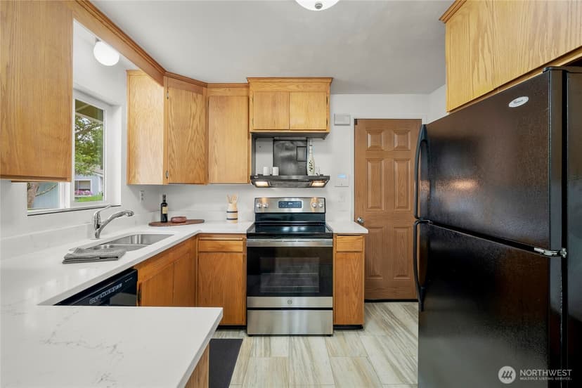 Property photo for 8811 187th Street NE, Bothell photo 10