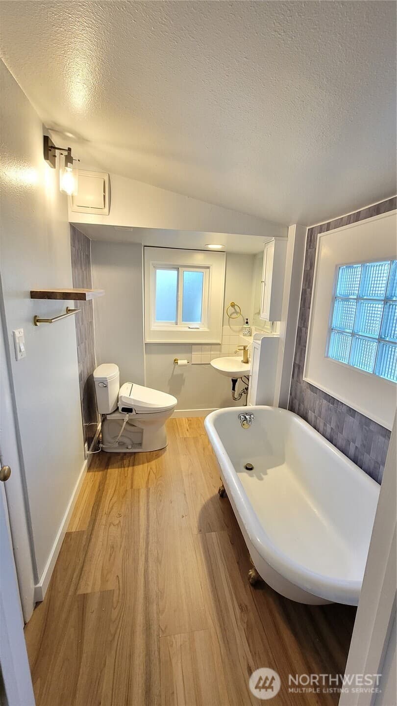 Property photo for 5621 Brooklyn Avenue NE, Seattle photo 13