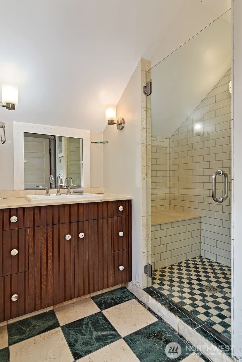 Property photo for 4729 Mount View Drive S, Seattle photo 17