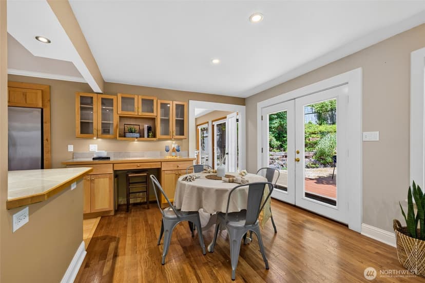 Property photo for 18350 Evanston Avenue N, Shoreline photo 6