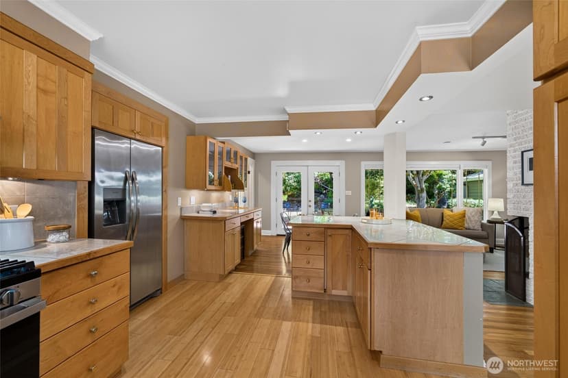 Property photo for 18350 Evanston Avenue N, Shoreline photo 8