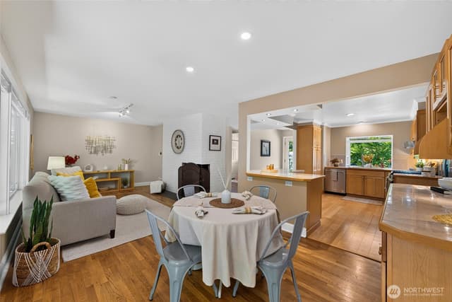 Property photo for 18350 Evanston Avenue N, Shoreline photo 5