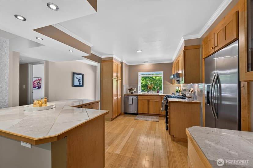 Property photo for 18350 Evanston Avenue N, Shoreline photo 7