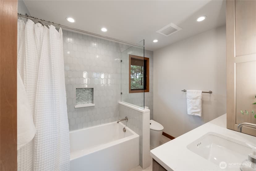 Property photo for 5100 NE 55th Street, Seattle photo 24