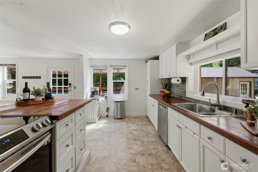 Property photo for 24847 208th Avenue SE, Maple Valley photo 14