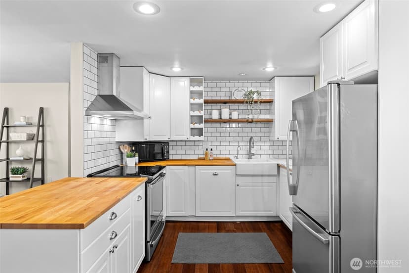 Property photo for 18218 Palatine Avenue N, Shoreline photo 7