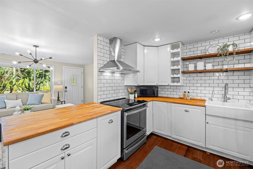 Property photo for 18218 Palatine Avenue N, Shoreline photo 6