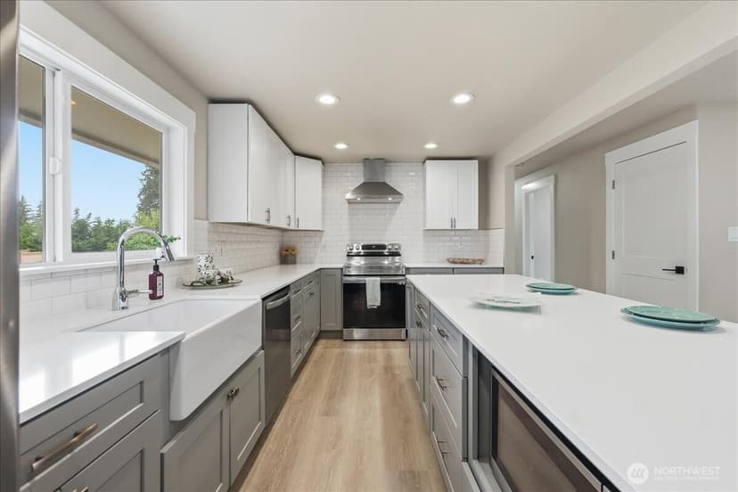 Property photo for 1724 N Narrows Drive, Tacoma photo 10