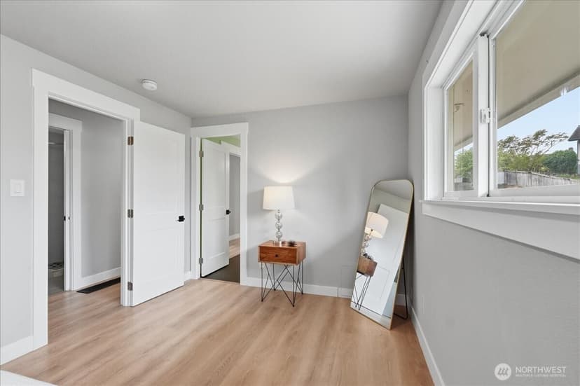 Property photo for 1724 N Narrows Drive, Tacoma photo 18