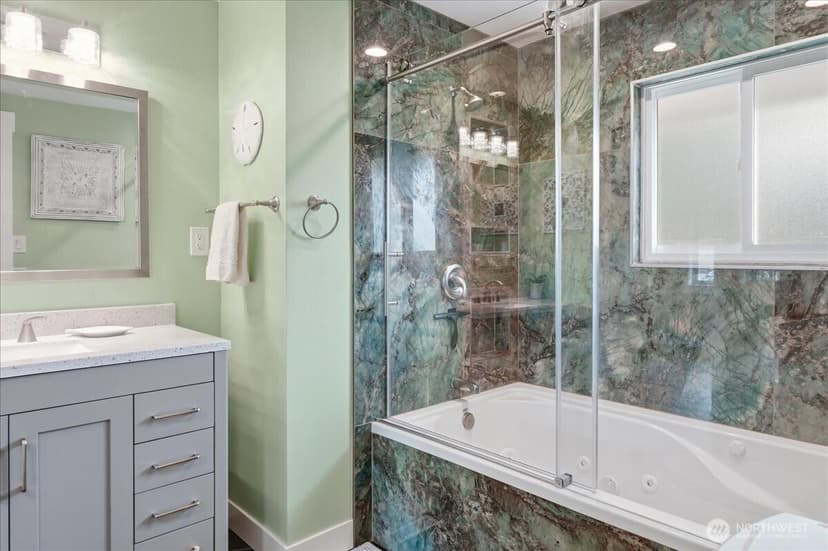Property photo for 1724 N Narrows Drive, Tacoma photo 15