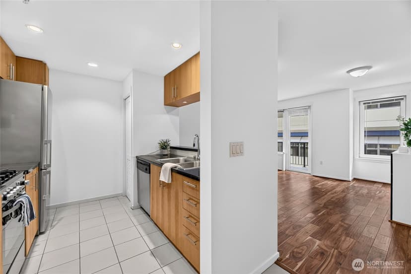 Property photo for 2721 1st Avenue #409, Seattle photo 12