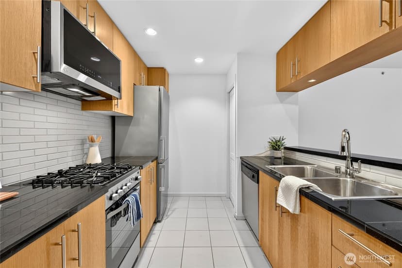 Property photo for 2721 1st Avenue #409, Seattle photo 13
