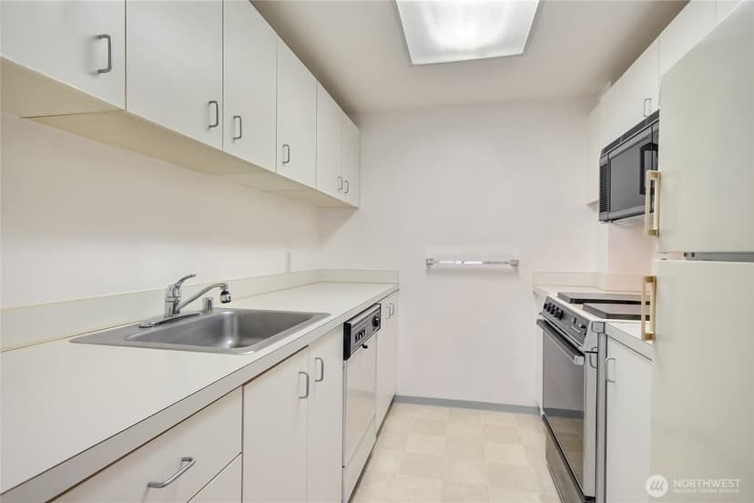 Property photo for 121 Vine Street #505, Seattle photo 2
