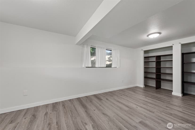 Property photo for 14910 SE 49th Street, Bellevue photo 19