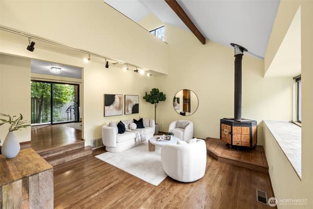 Property photo for 2315 26th Avenue E, Seattle photo 3