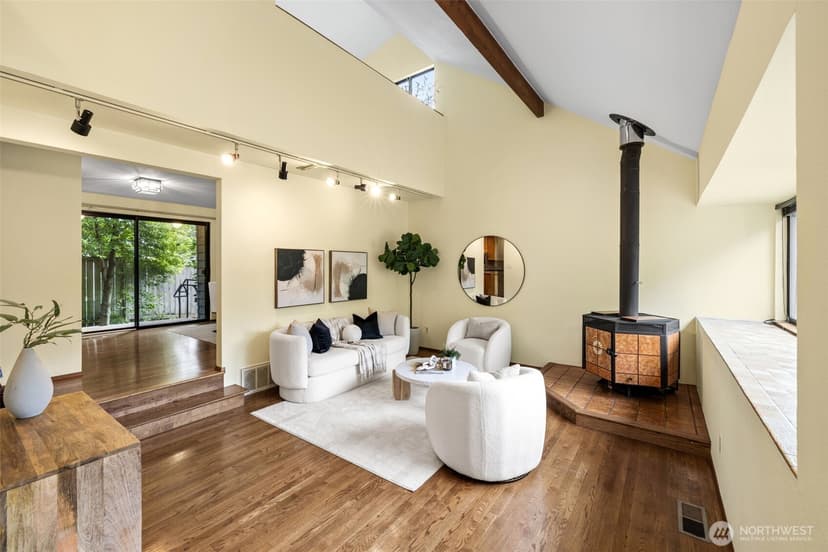 Property photo for 2315 26th Avenue E, Seattle photo 3