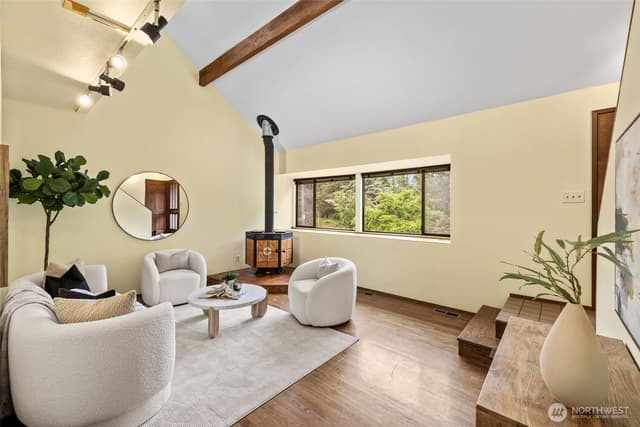Property photo for 2315 26th Avenue E, Seattle photo 4