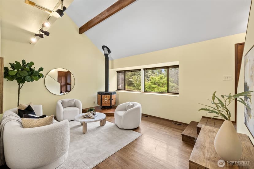 Property photo for 2315 26th Avenue E, Seattle photo 4