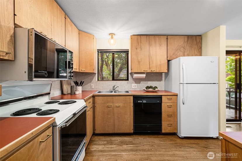 Property photo for 2315 26th Avenue E, Seattle photo 6