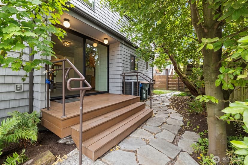 Property photo for 2315 26th Avenue E, Seattle photo 19