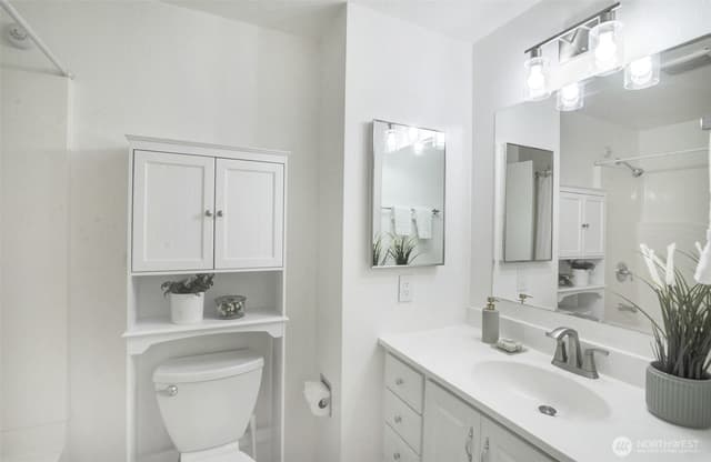 Property photo for 5512 NE 204 Street, Lake Forest Park photo 2