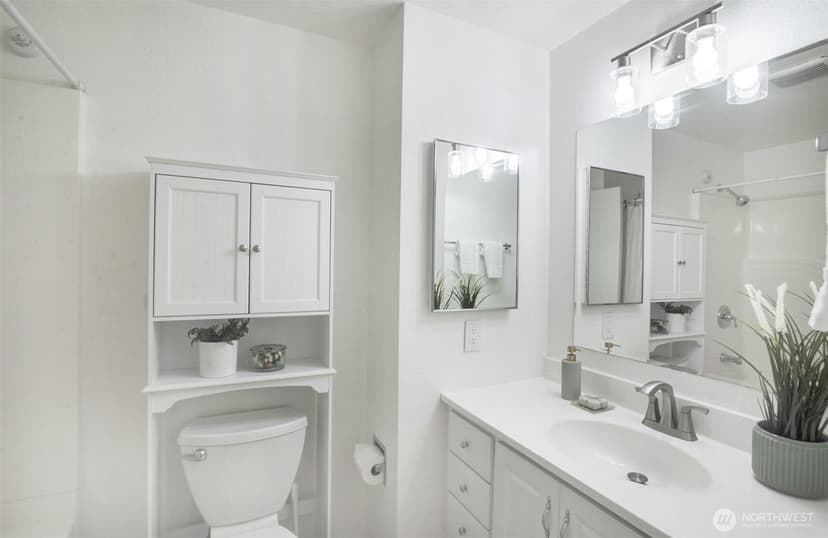 Property photo for 5512 NE 204 Street, Lake Forest Park photo 2
