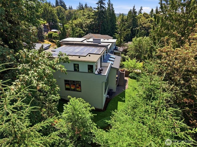 Property photo for 9909 111th Avenue NE, Kirkland photo 2