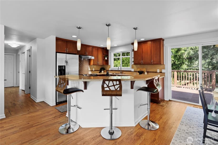Property photo for 14556 75th Avenue NE, Kenmore photo 6