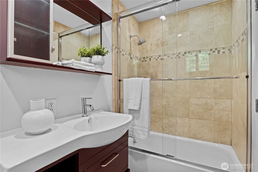 Property photo for 14556 75th Avenue NE, Kenmore photo 14