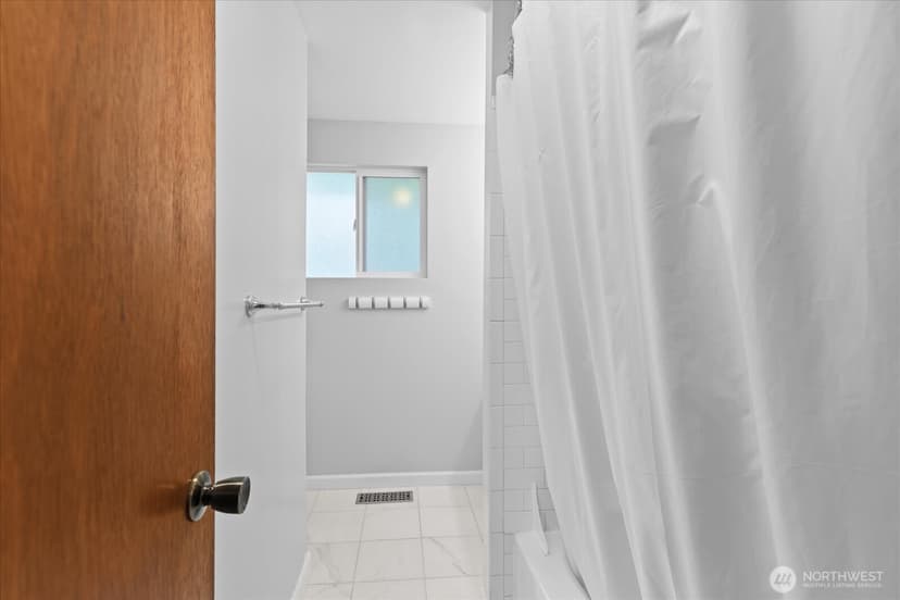 Property photo for 19405 58th Avenue NE, Kenmore photo 26