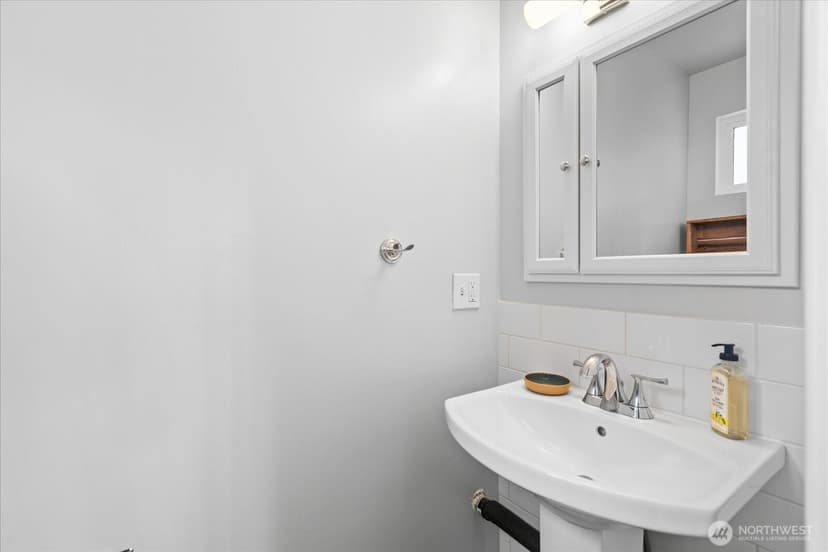 Property photo for 19405 58th Avenue NE, Kenmore photo 22