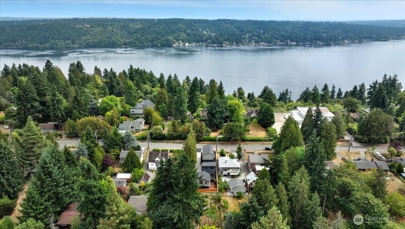 Property photo for 13047 39th Avenue NE #A, Seattle photo 25