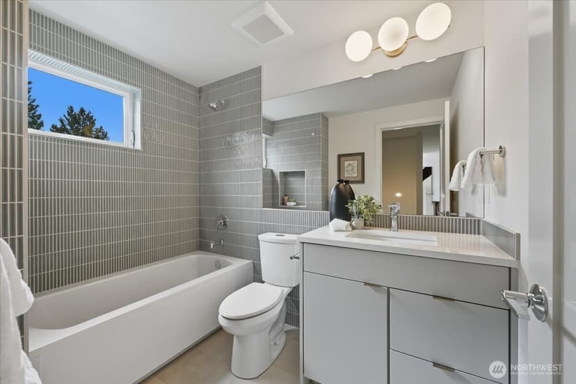 Property photo for 13047 39th Avenue NE #A, Seattle photo 14