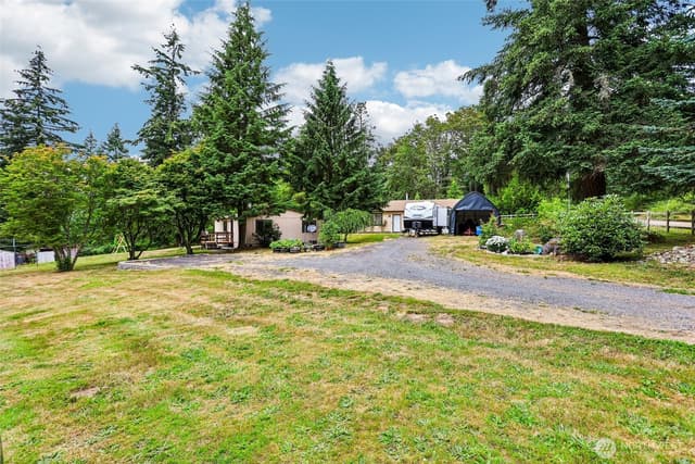 Property photo for 9810 6th Avenue NW, Tulalip photo 2