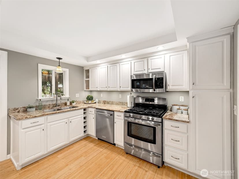 Property photo for 13247 4th Avenue S, Burien photo 6