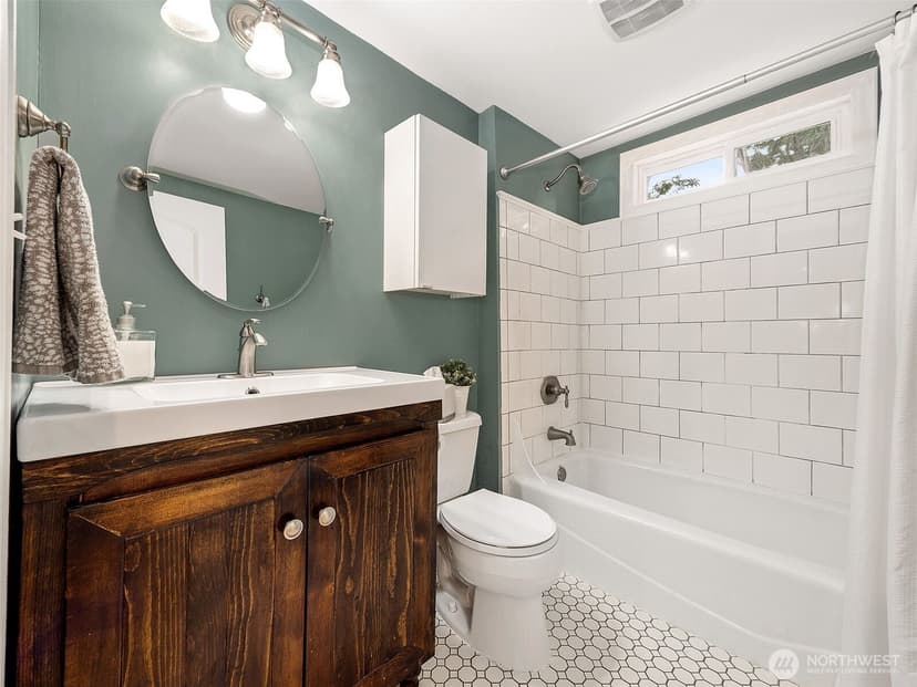 Property photo for 13247 4th Avenue S, Burien photo 11