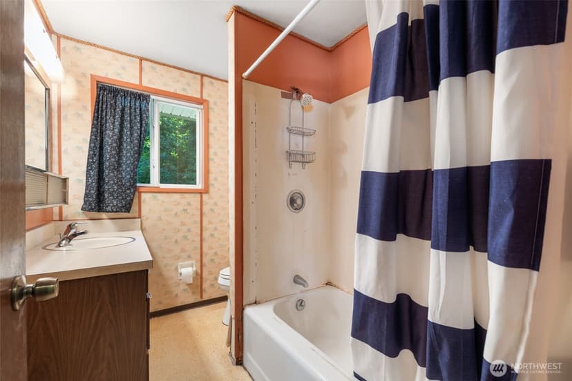 Property photo for 535 Surfcrest Place NE, Poulsbo photo 19