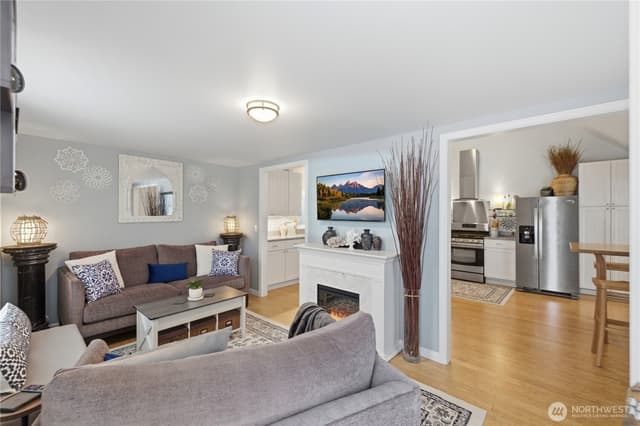 Property photo for 10611 2nd Place SW, Seattle photo 4