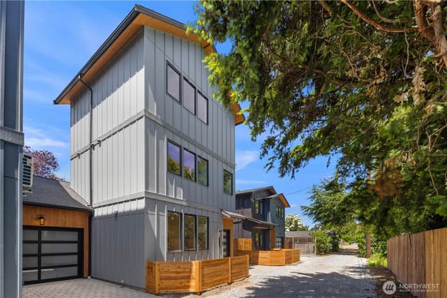 Property photo for 512 N 92nd Street, Seattle photo 2