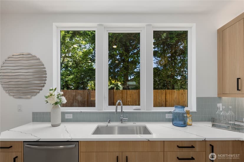 Property photo for 512 N 92nd Street, Seattle photo 6