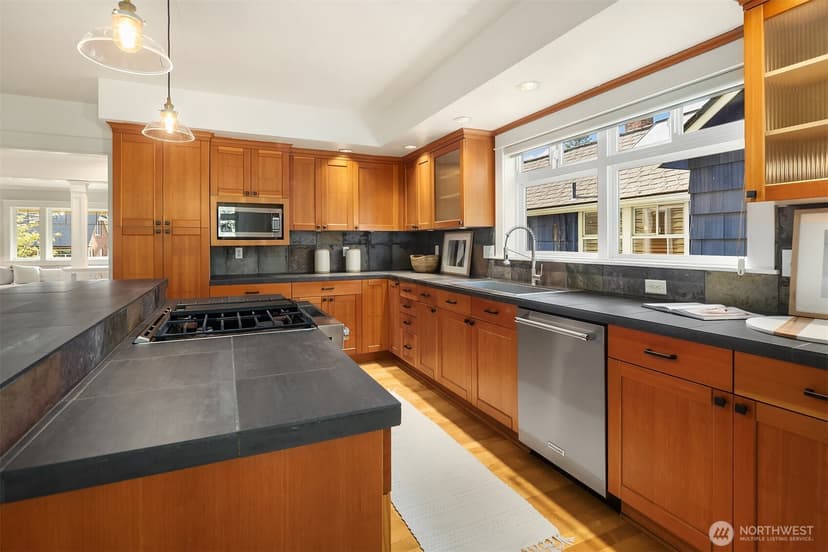 Property photo for 8014 12th Avenue NW, Seattle photo 11