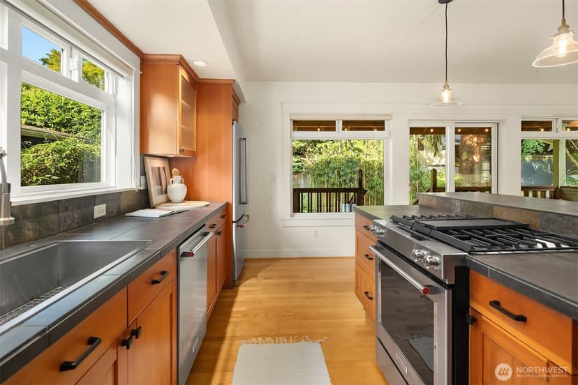 Property photo for 8014 12th Avenue NW, Seattle photo 10