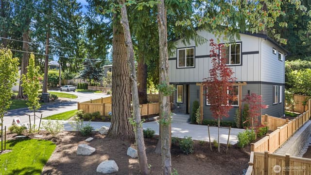 Property photo for 12831 NE 78th Place, Kirkland photo 3